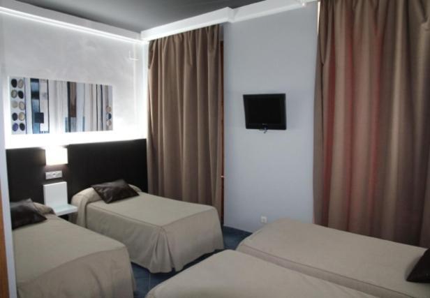 Hostal Plaza Ruiz Ceuta Phòng bức ảnh